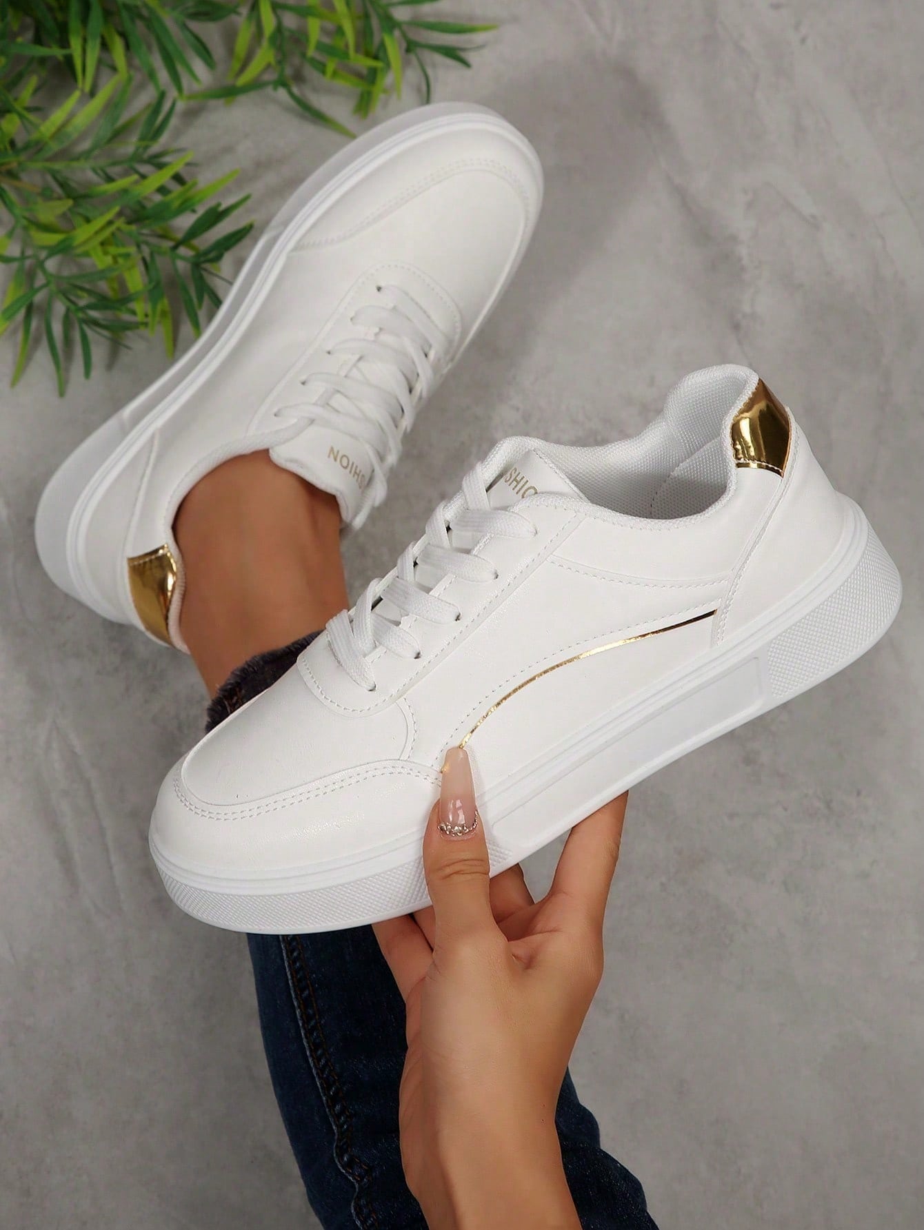 Women White Casual Sneakers, L - Women'S Shoes Hey Dude recension och pris